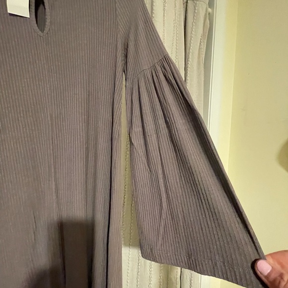 Neiman Marcus nightgown w bell sleeves. Luxurious fabric! Swings! Featherweight! - Picture 3 of 3